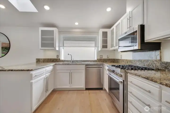 Bay window, stainless appliances including gas cook top, and recessed lighting