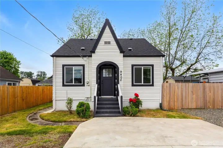 Isn't this cute a cute house? ?