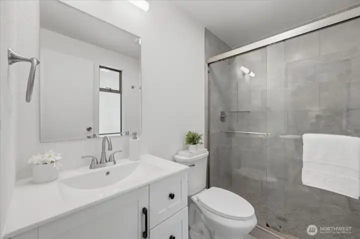 Updated priimary en-suite.