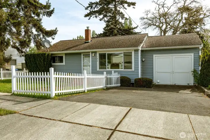 3-bedroom w/garage