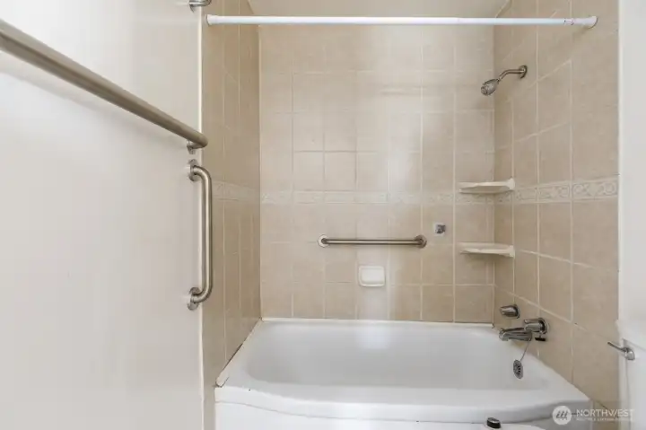 Hall Full bathroom w/updates