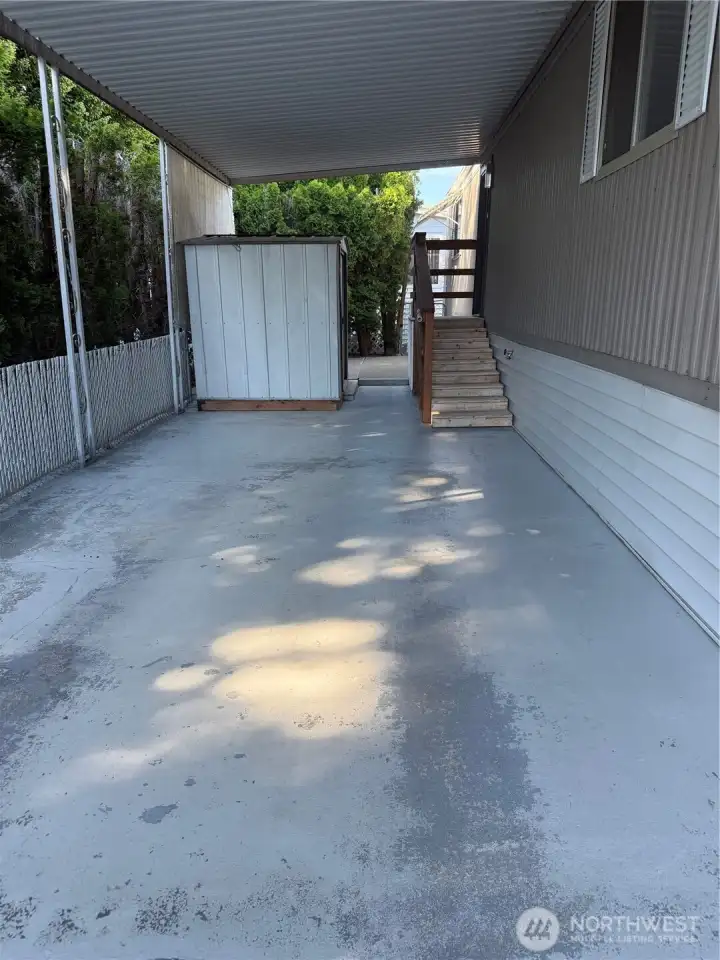 Carport, shed