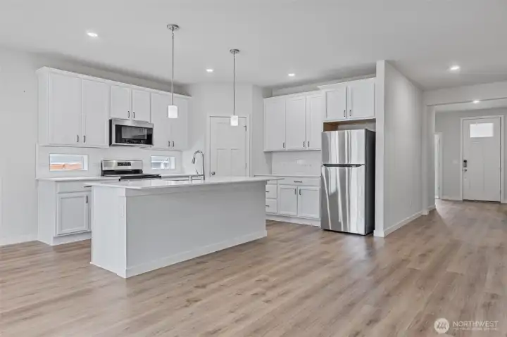 Incredible, fully applianced kitchen with extensive cabinetry and counter space