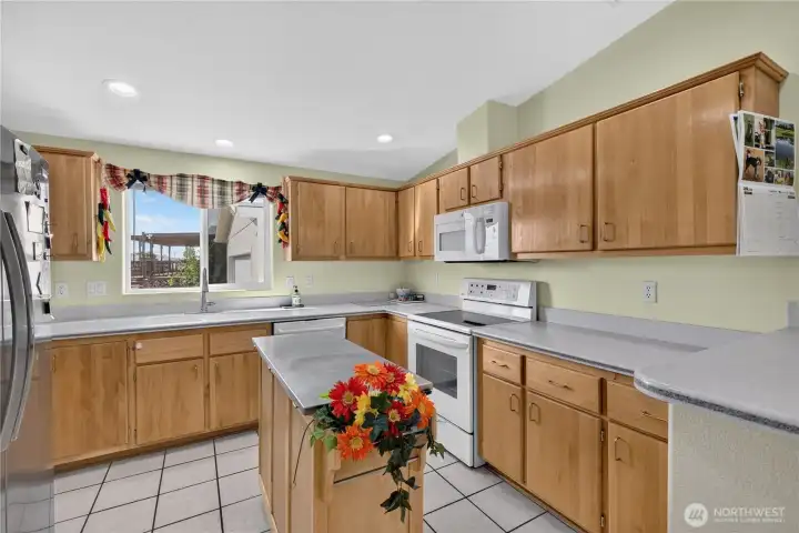Kitchen with removable Island and Eating Bar Kitchen with removable Island and Eating Bar