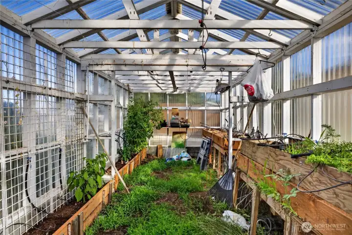 Has watering system Has watering system