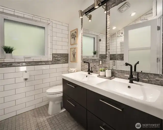 Hallway bathroom in main house - heated floors!