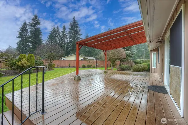 Covered back deck great for entertaining.