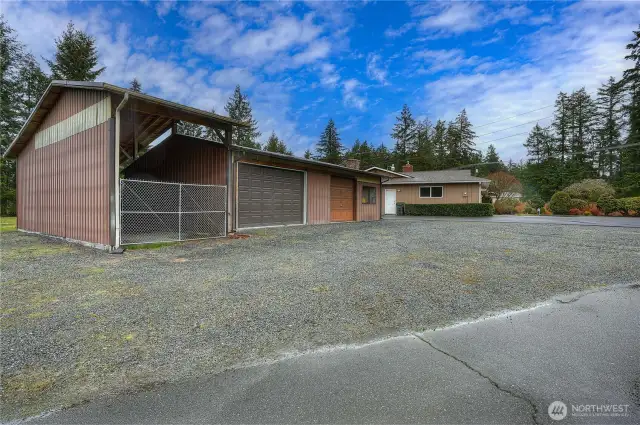 Great opportunity. i Level Living and Detached Shop.