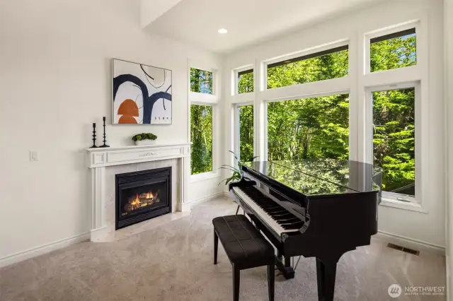 Living Room with high celings