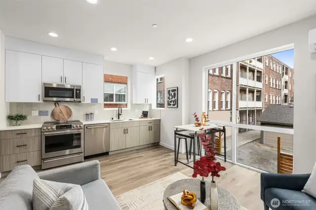 Bright and airy kitchen, ideal for both daily meals and hosting friends.