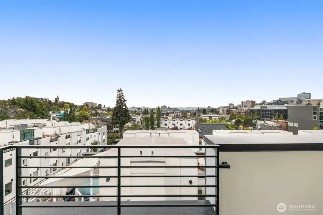 Take sweeping views from your balcony, with the city skyline as your backdrop. A perfect place for entertaining or peaceful evenings.