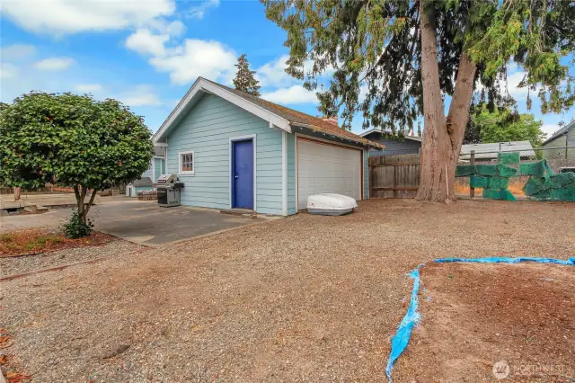 Huge Detached Garage and Shop