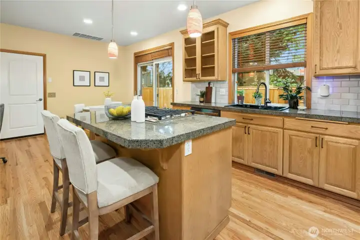 Gourmet island kitchen w/lovely raised panel cabinets & granite countertops