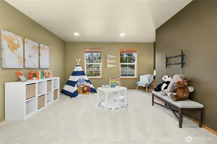 Spacious Bonus Room--(5th BR, Nursery, Media Rm or?)