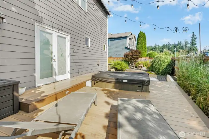 Hot tub in the side yard
