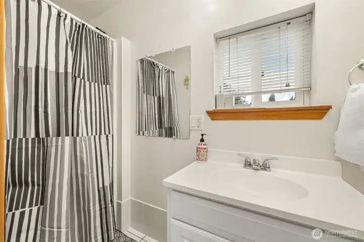 2nd Primary Bath