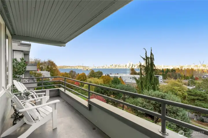 Welcome to City Lights on Harbor where you will enjoy Seattle skyline, Elliott Bay, and Cascade Mountain views from your private decks and home!