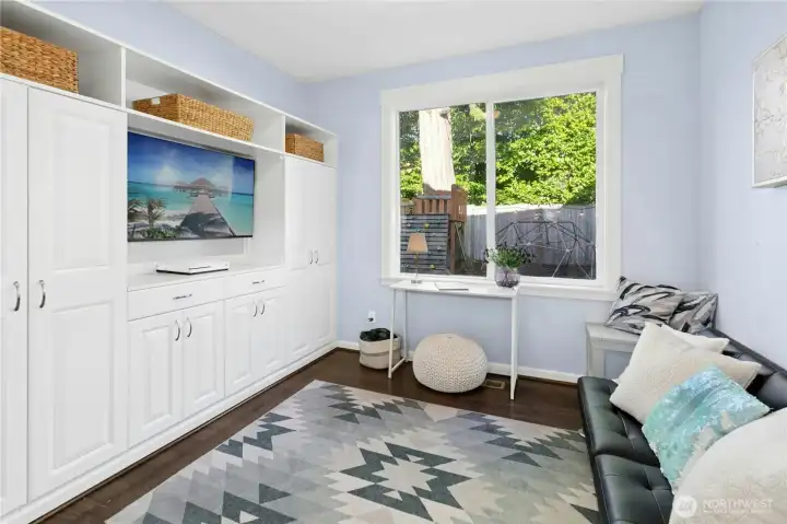 Den & Flex Space:  Filled with natural light and surrounded by custom built-ins, this flexible space is as practical as it is inviting. Whether used as a home office, media room, or creative studio, the thoughtful design makes it easy to stay organized while enjoying a cozy, relaxed atmosphere.