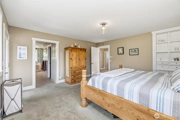 Primary En-suite off the Primary