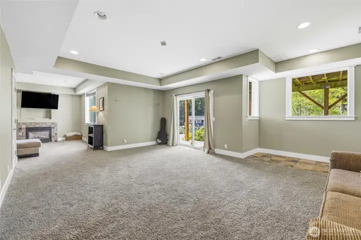 Lower level Entertainment area, leading to lower deck
