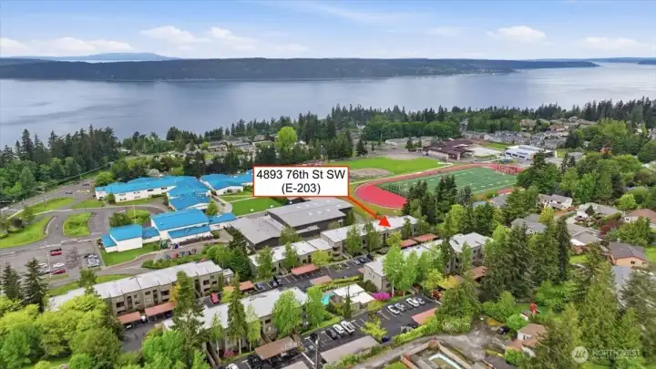 Many amenities nearby include, Mukilteo Light House Beach Park, Ferry to Whidbey Island, Harbour Point, Upper & Lower Japenese Gulch, BOEING commuters dream, coffee shops, local eateries and more!