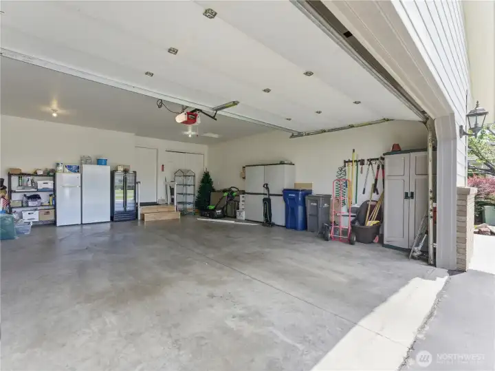 Oversized 2 car garage