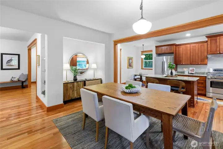Smooth flow of dining room, kitchen and entry