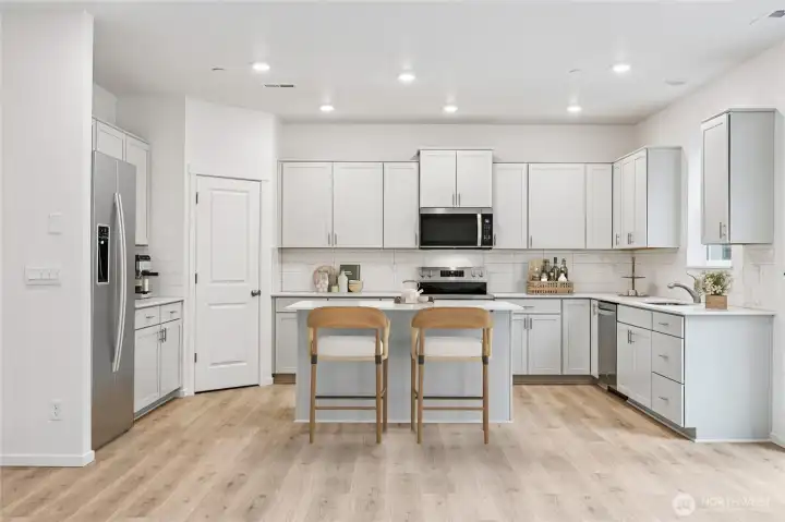 VIRTUALLY STAGED:Open concept living/dining kitchen