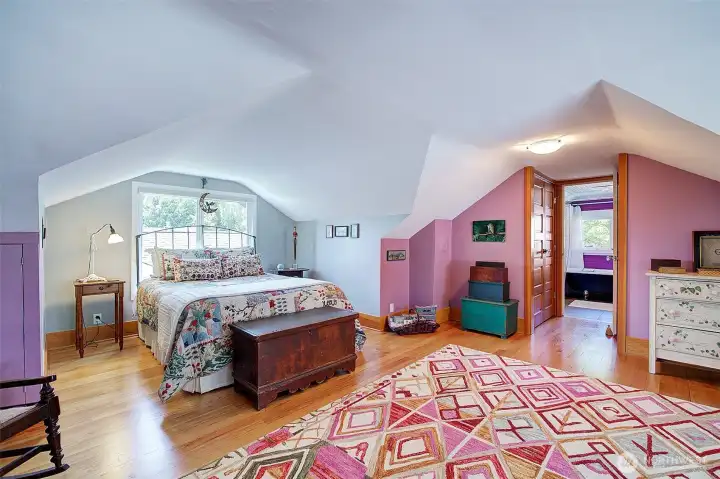 Spacious & elegant and primary with vaulted ceilings, fir floors, and its of space. Spacious & elegant and primary with vaulted ceilings, fir floors, and its of space.