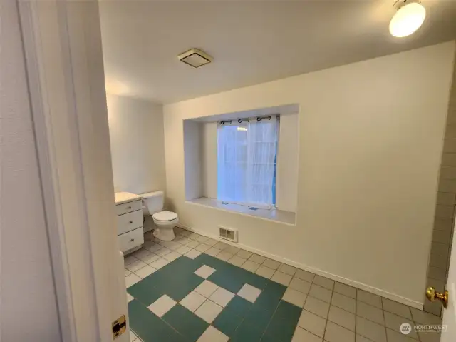 Upstairs full bath