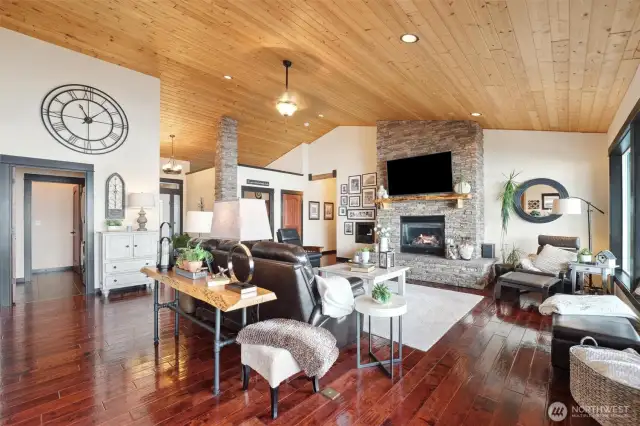 Relax and enjoy island living with no ferry needed and still be close to all amenities.