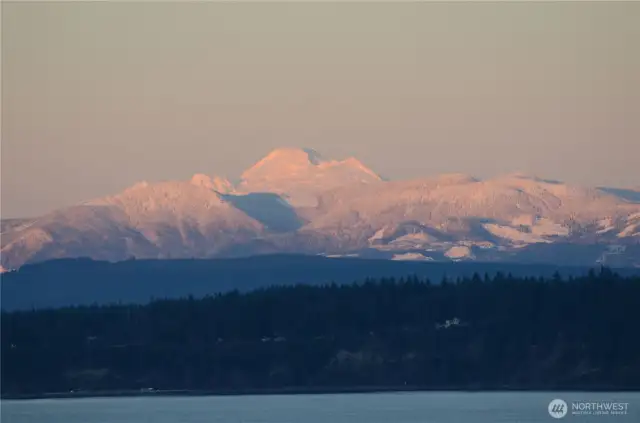 Sun on the Cascade Mountains.
