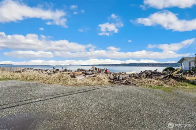 Private beach access. Adventure awaits from the private beach access; kayak, crab & explore!