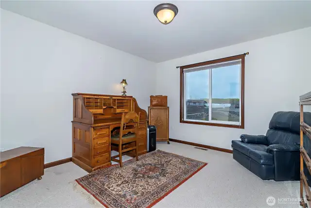 3rd bedroom /office space