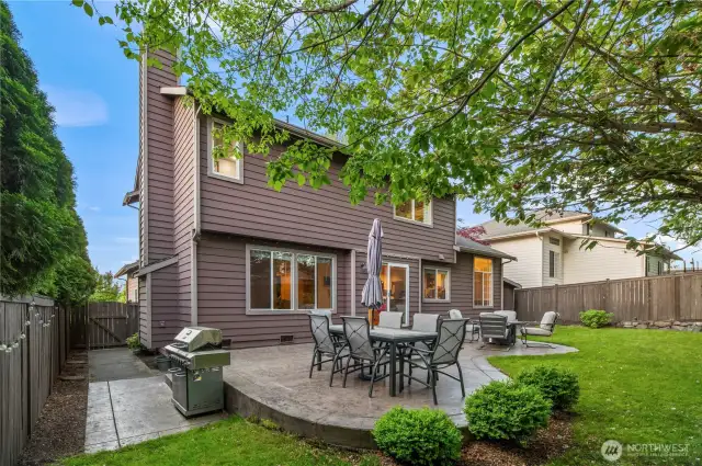 Spacious stamped concrete patio—ideal for outdoor dining, barbecues, and summer gatherings.