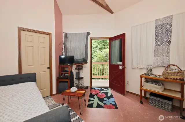 2nd bedroom