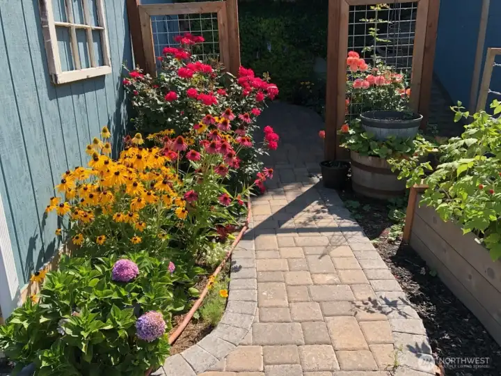 In Bloom walk way