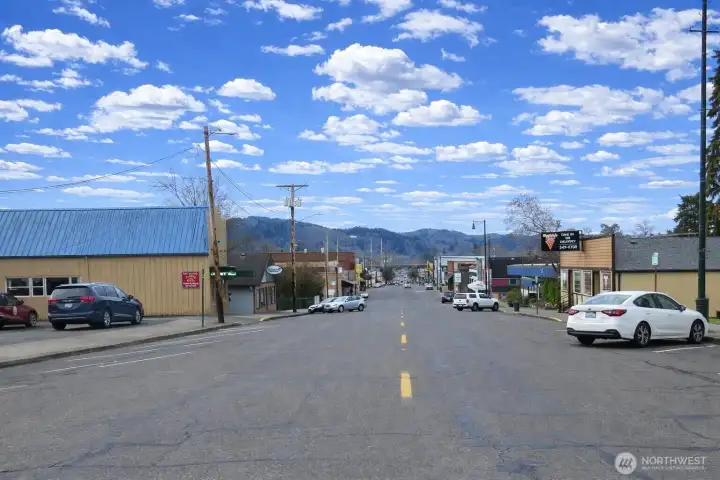 Main St Montesano, prime location!