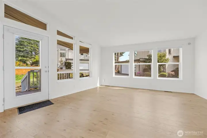 Light and bright great room.