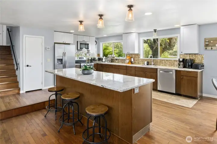 Breakfast bar in the kitchen.