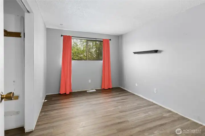 Guest bedroom.