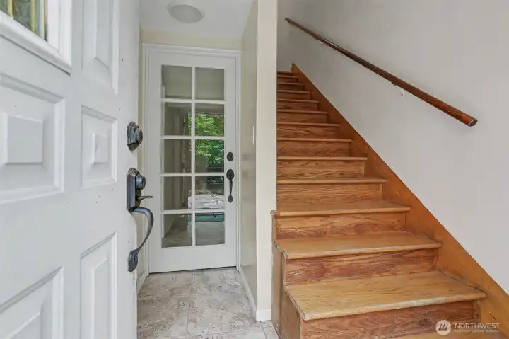 Separate entry to lower level apartment