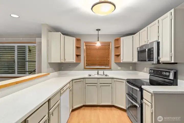 Tons of space in the kitchen!