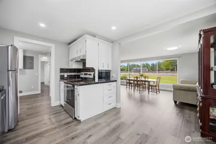 Open concept kitchen offers good flow and access. Enjoy the morning light in this room with the gas fireplace. Open concept kitchen offers good flow and access. Enjoy the morning light in this room with the gas fireplace.