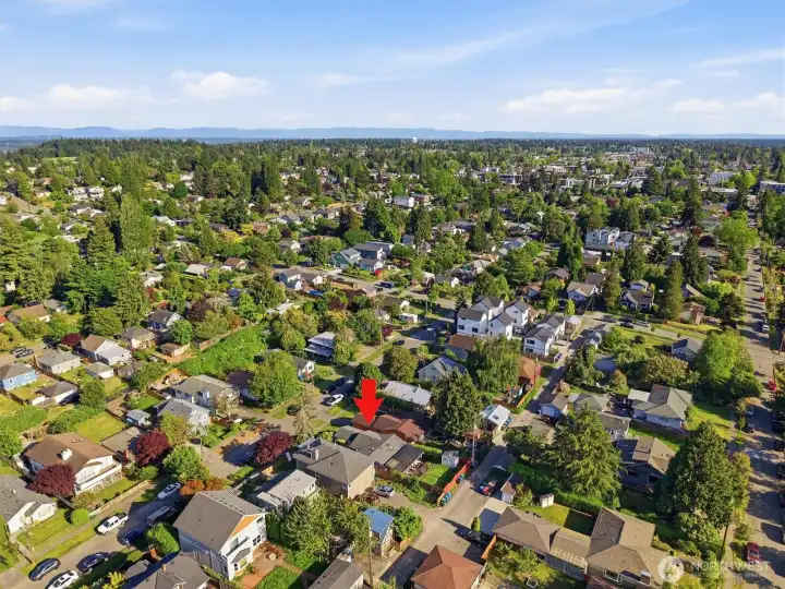 Great location close to shops, dining and parks.