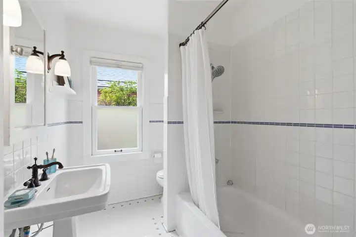 Full bath on the main