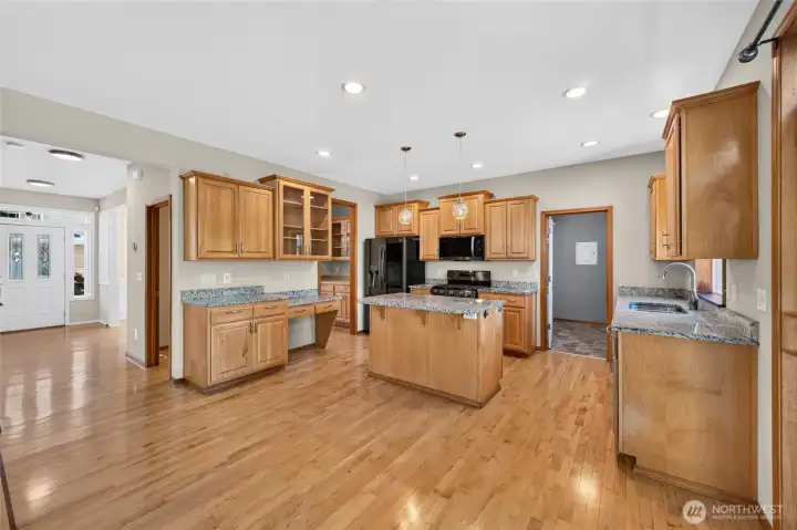 Plenty of cabinetry Plenty of cabinetry