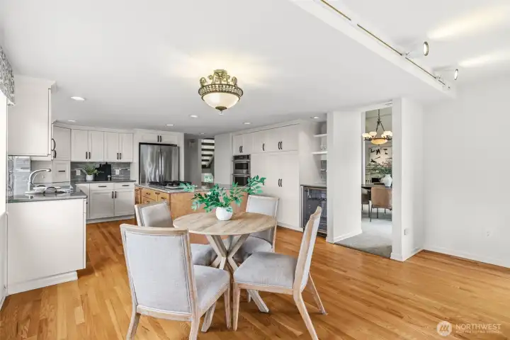 Here you also see the formal dining room thru the doorway Here you also see the formal dining room thru the doorway