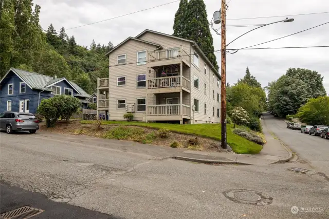 Welcome to 830 High Street, centrally located just a few blocks from WWU and downtown. Unit #102 is the lower unit in this photo.