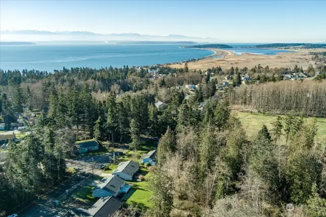 Close to beaches, trails, the ferry, and a quick ten minute drive to all of the local shops, schools, and local hospital. Plus the neighborhood pool, beach, playground, and clubhouse are even closer!